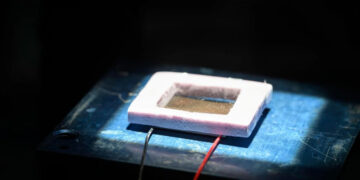 Solar Power reviewed: latest “Black Metal” Device Generates 15x More Electricity