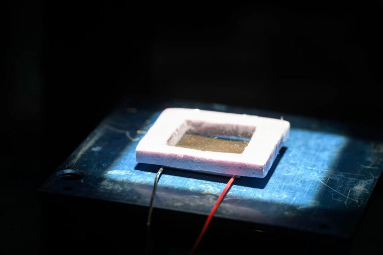 Solar Power reviewed: latest “Black Metal” Device Generates 15x More Electricity